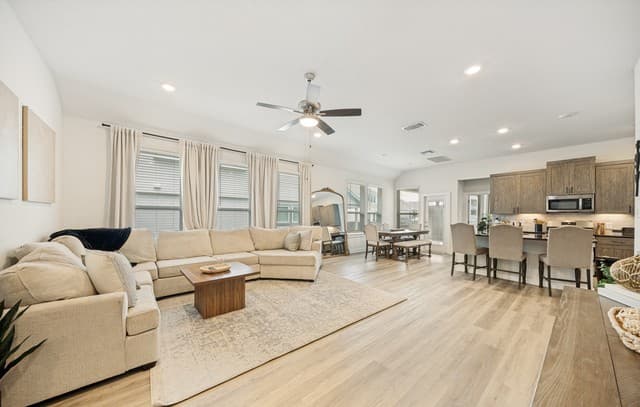 rental at 1617  Craftsman in New Braunfels, TX — photo 2