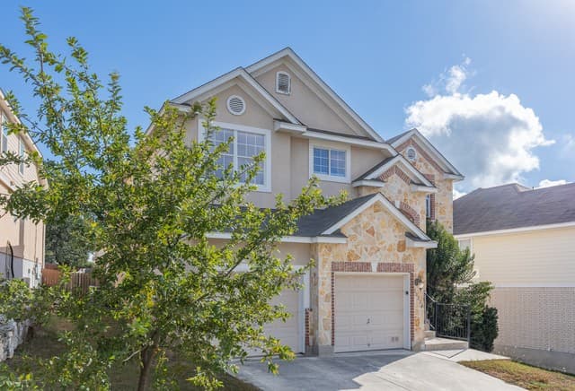 rental at 21226  Villa Valencia in San Antonio, TX — photo 2