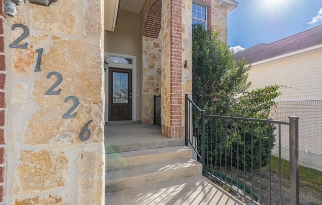 rental at 21226  Villa Valencia in San Antonio, TX — photo 3