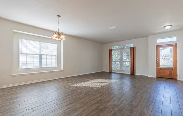 rental at 21226  Villa Valencia in San Antonio, TX — photo 5