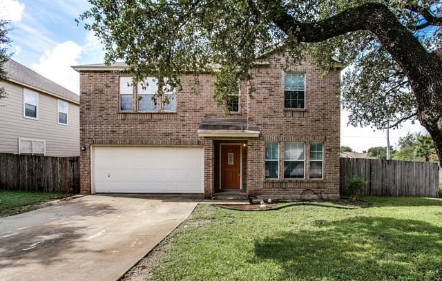 rental at 10542  Manor Crk in San Antonio, TX — photo 1