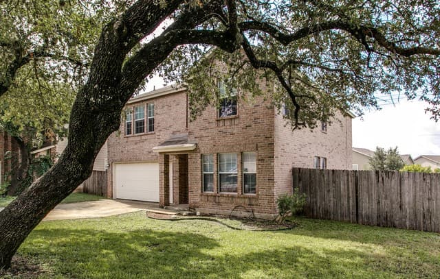rental at 10542  Manor Crk in San Antonio, TX — photo 2
