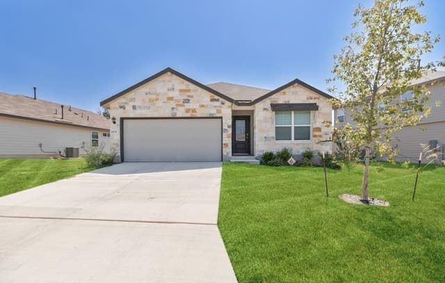rental at 14729  Sabine Loop Rd in San Antonio, TX — photo 1