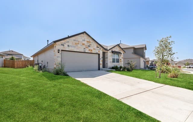 rental at 14729  Sabine Loop Rd in San Antonio, TX — photo 2