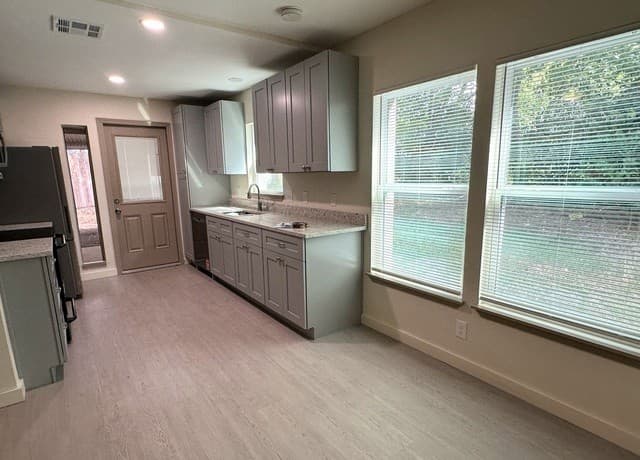 rental at 6731  Carters Bluff in San Antonio, TX — photo 5