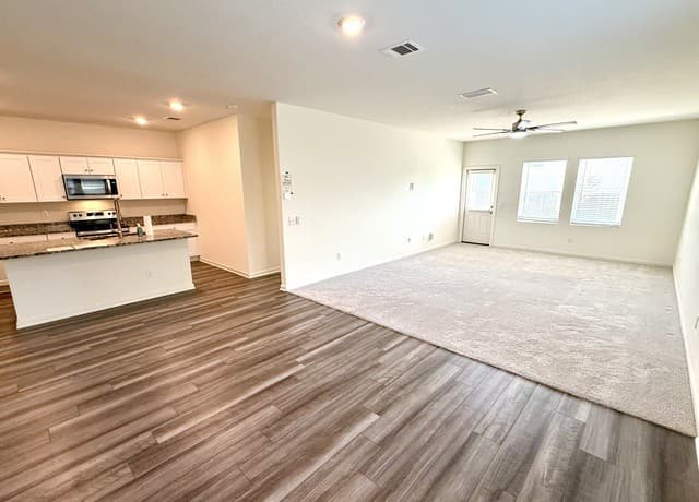 rental at 12823  Cygnus in San Antonio, TX — photo 3