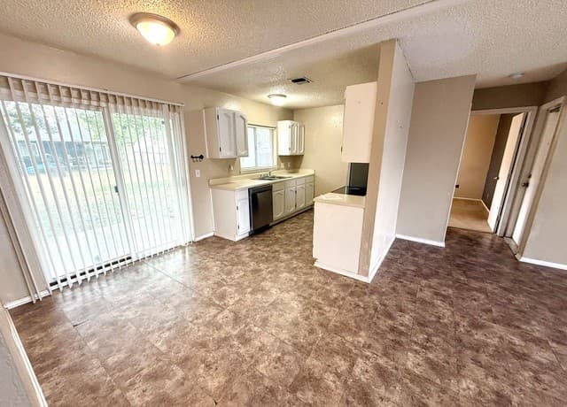 rental at 10610  Green Vista Street in San Antonio, TX — photo 3