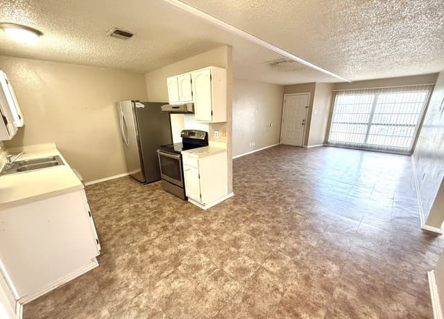 rental at 10610  Green Vista Street in San Antonio, TX — photo 4