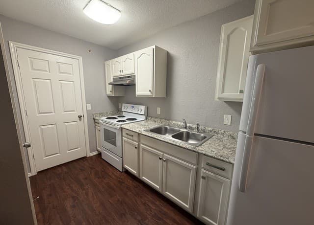 rental at 11106  Bel Air Unit 202 in San Antonio, TX — photo 2
