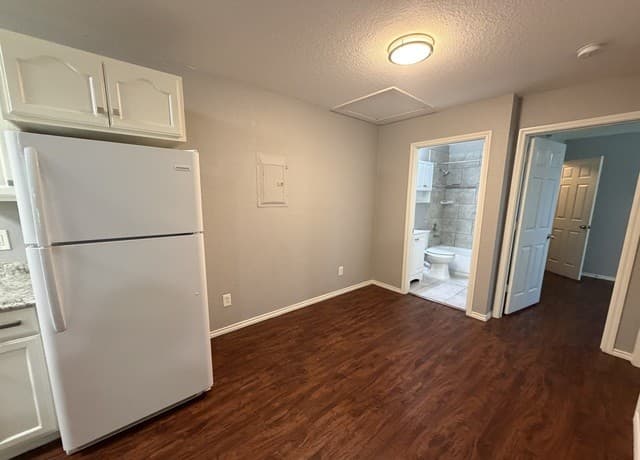 rental at 11106  Bel Air Unit 202 in San Antonio, TX — photo 3