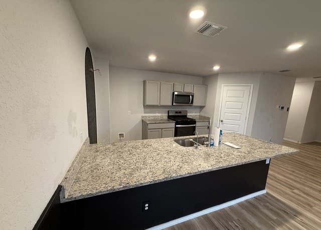 rental at 5427  Frederick Blf in Von Ormy, TX — photo 4