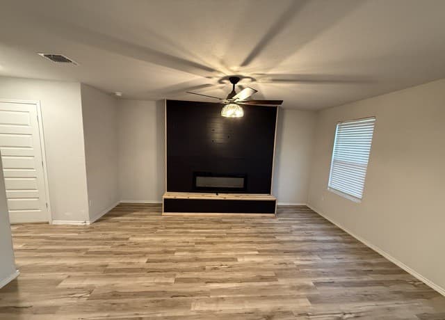 rental at 5427  Frederick Blf in Von Ormy, TX — photo 5