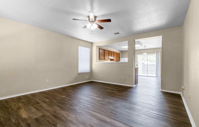 rental at 131  Booker Palm in San Antonio, TX — photo 4