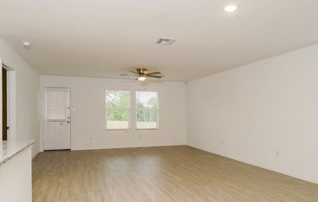 rental at 13910  Reservoir Dr in San Antonio, TX — photo 3