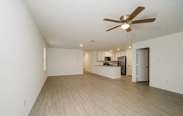 rental at 13910  Reservoir Dr in San Antonio, TX — photo 4