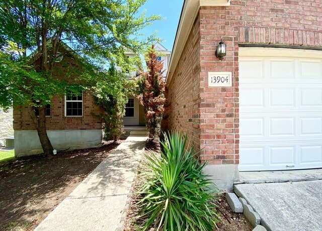 rental at 13904  Belgravia in Live Oak, TX — photo 2