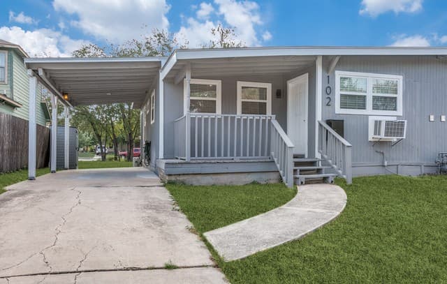rental at 102  Mace St in San Antonio, TX — photo 1