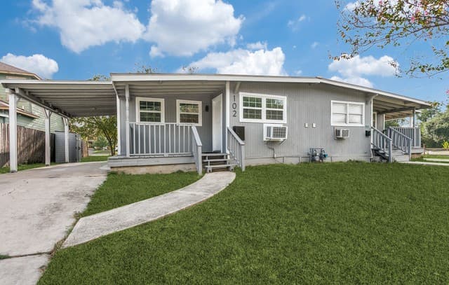 rental at 102  Mace St in San Antonio, TX — photo 2