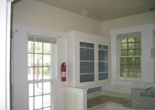 rental at 615 W Lynwood Ave in San Antonio, TX — photo 2