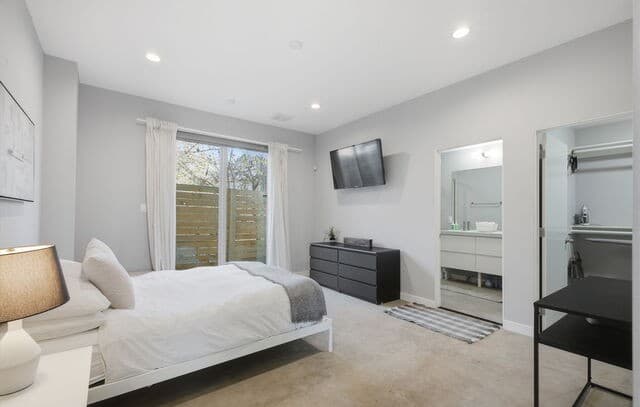 rental at 422  Hays St in San Antonio, TX — photo 2
