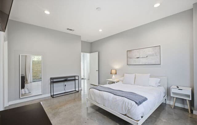 rental at 422  Hays St in San Antonio, TX — photo 3