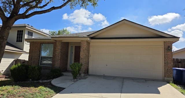 rental at 610  Granite Clf in San Antonio, TX — photo 1