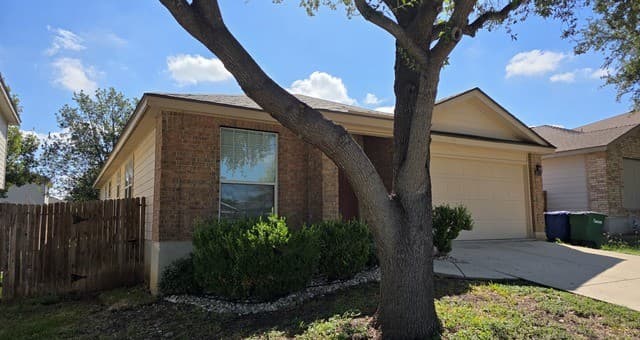 rental at 610  Granite Clf in San Antonio, TX — photo 2