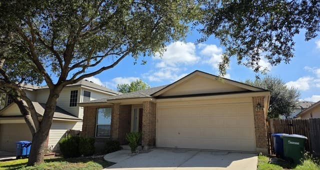 rental at 610  Granite Clf in San Antonio, TX — photo 3
