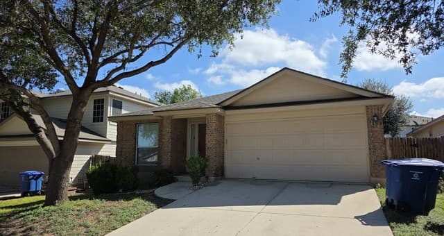 rental at 610  Granite Clf in San Antonio, TX — photo 4