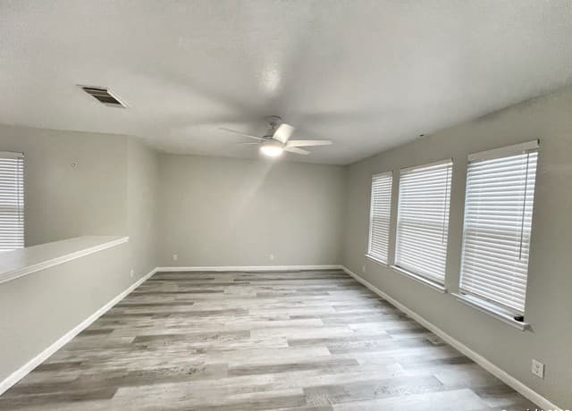 rental at 2060  Club Crossing in New Braunfels, TX — photo 2