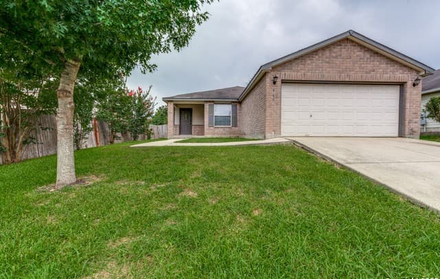 rental at 309  Willow View in Cibolo, TX — photo 2