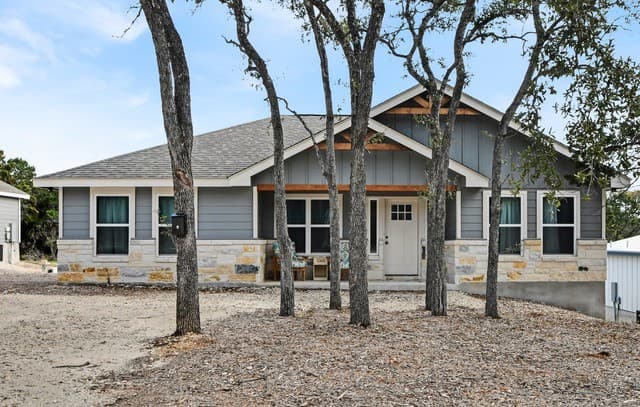 rental at 2537 Grandview Frst in Canyon Lake TX