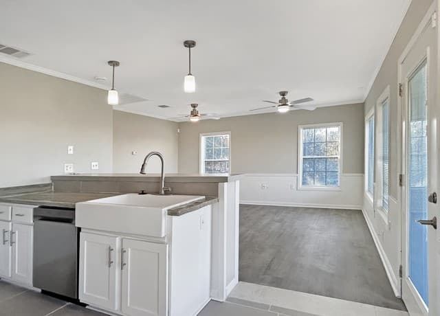 rental at 721  Ramblewood Dr Unit A in Canyon Lake, TX — photo 4