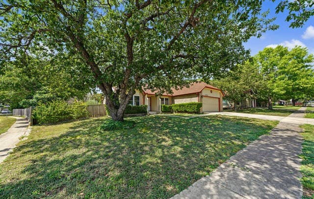 rental at 2701  Hillview Ln in Schertz, TX — photo 4