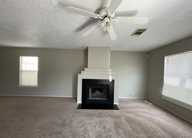 rental at 4923  Kenton Lk in San Antonio, TX — photo 2