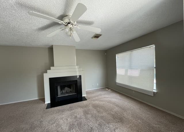rental at 4923  Kenton Lk in San Antonio, TX — photo 4
