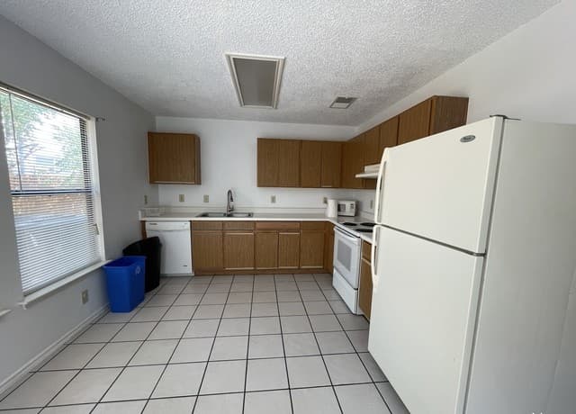 rental at 4923  Kenton Lk in San Antonio, TX — photo 5