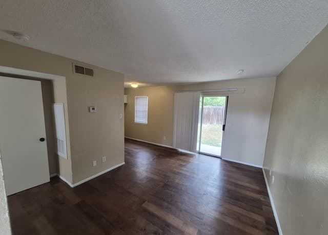 rental at 300  Moursund Blvd. Unit 7 in San Antonio, TX — photo 2