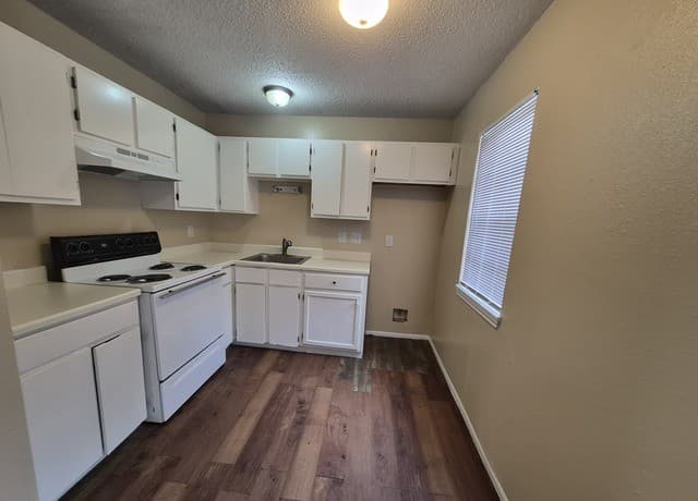 rental at 300  Moursund Blvd. Unit 7 in San Antonio, TX — photo 4