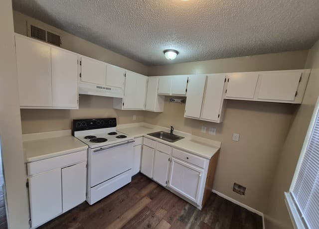 rental at 300  Moursund Blvd. Unit 7 in San Antonio, TX — photo 5