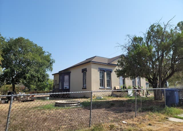 rental at 1029  Wyoming St Unit 2 in San Antonio, TX — photo 1