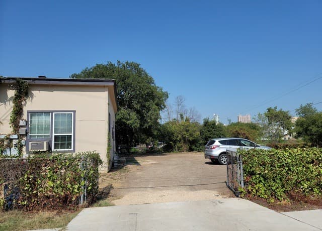 rental at 1029  Wyoming St Unit 2 in San Antonio, TX — photo 2