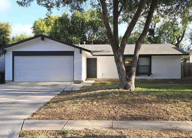 rental at 6707  Spring Forest St in San Antonio, TX — photo 2