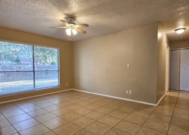 rental at 6707  Spring Forest St in San Antonio, TX — photo 3