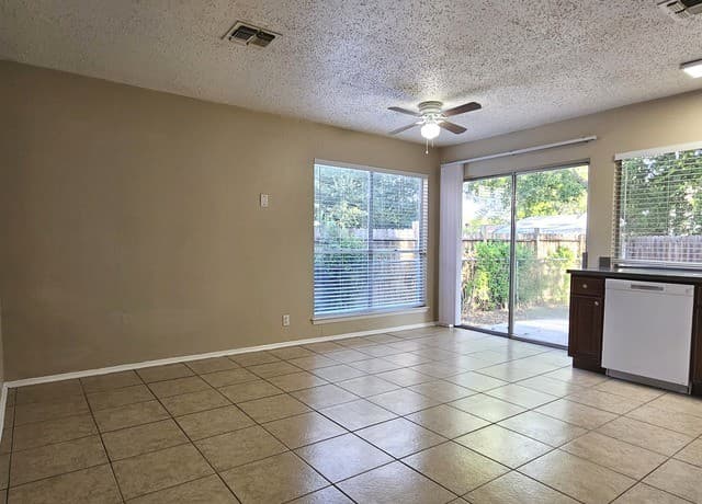 rental at 6707  Spring Forest St in San Antonio, TX — photo 4
