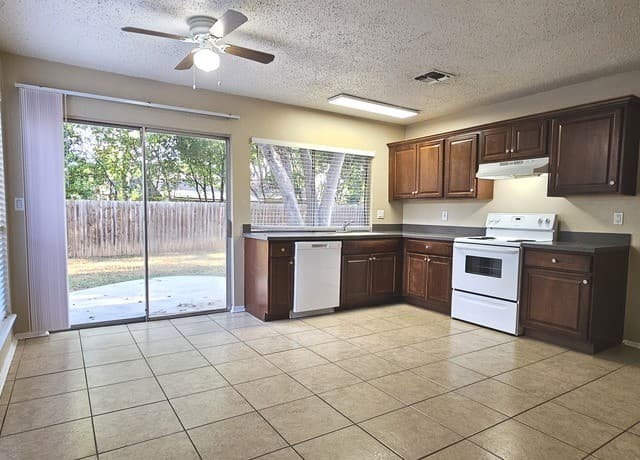 rental at 6707  Spring Forest St in San Antonio, TX — photo 5