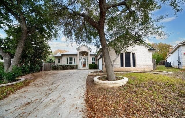rental at 213  Doral Ct in Cibolo, TX — photo 1