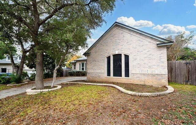 rental at 213  Doral Ct in Cibolo, TX — photo 4