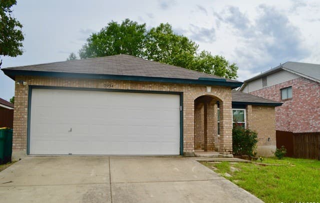 rental at 7934  Donshire Dr in Converse, TX — photo 3