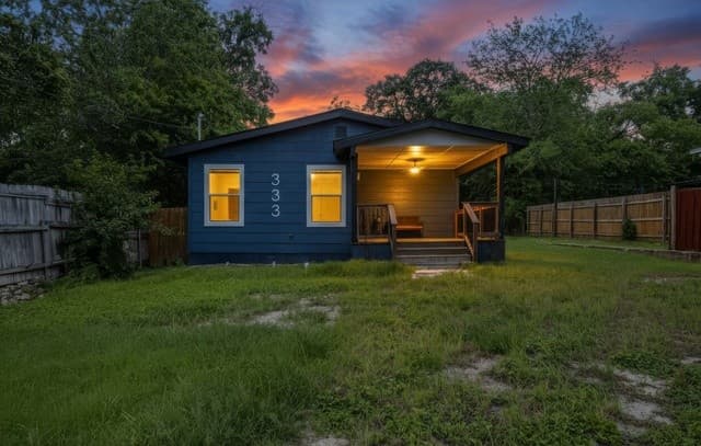 rental at 333 S Mesquite Ave in New Braunfels, TX — photo 1